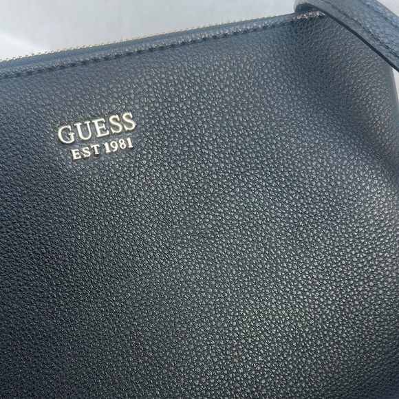 Guess Black and Gold Clutch with Structured Leather and Sleek Design - Picture 5 of 5